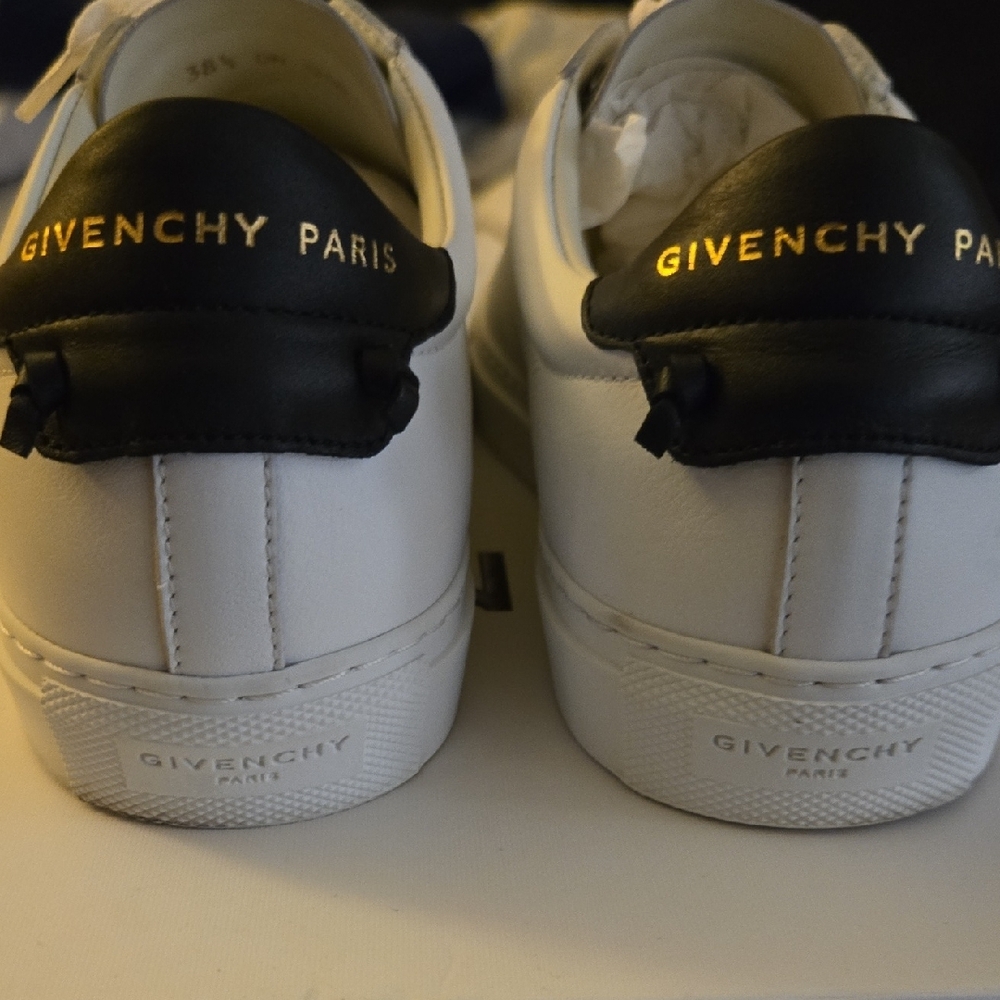 AUTHENTIC Givenchy White Leather Sneakers with Black Detail - Picture 4 of 8